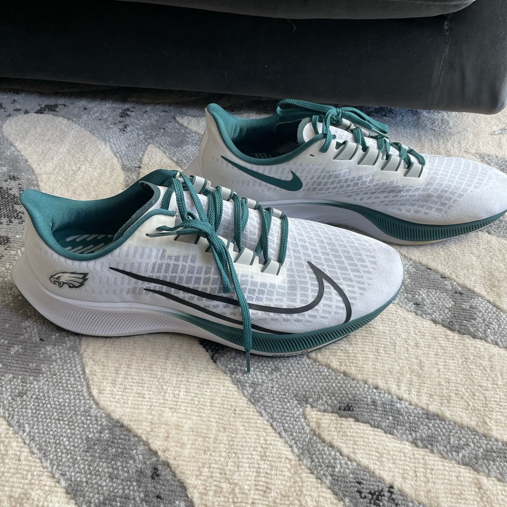 Nike Eagles Air Zoom Pegasus 37 Sneakers